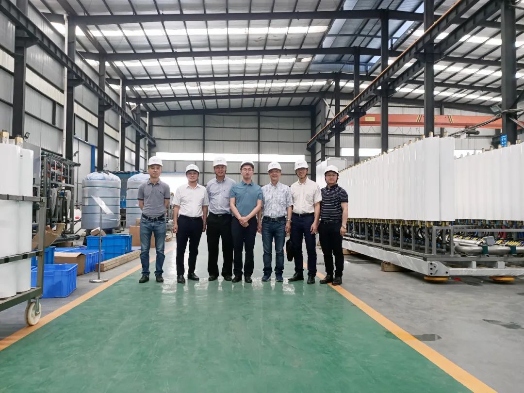 上海水合環(huán)境工程有限公司領(lǐng)導(dǎo)蒞臨碩特環(huán)?？疾旖涣?/></div>
      <div   id=