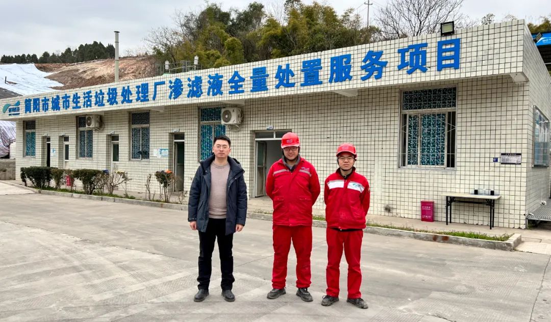 穿上“紅裝”，為平安站崗